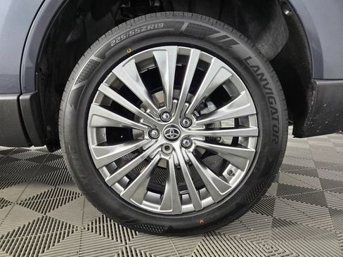 Used 2021 Toyota Venza XLE w/ Softex Package AWD/4WD image 12