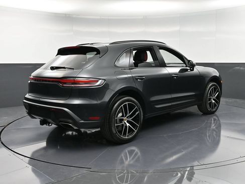 Certified 2026 Porsche Macan AWD/4WD image 8