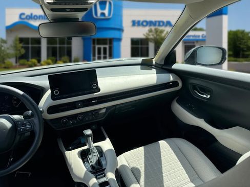 Used 2023 Honda HR-V LX image 32