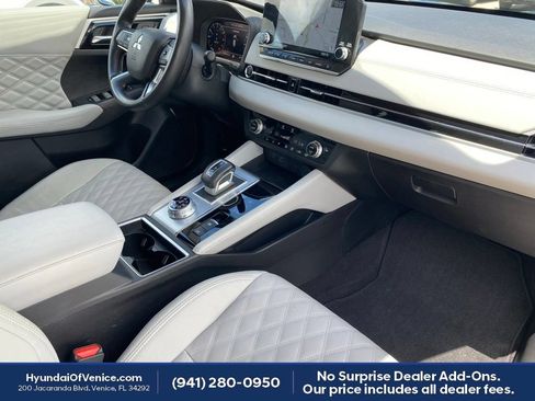 Used 2023 Mitsubishi Outlander SEL AWD/4WD image 18