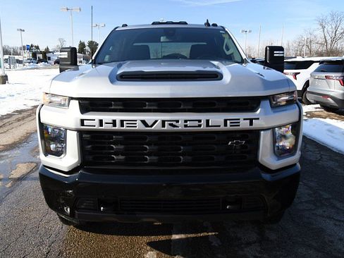Used 2022 Chevrolet Silverado 2500 Custom w/ Custom Value Package image 2