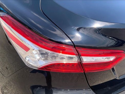 Used 2018 Toyota Camry XLE FWD image 29