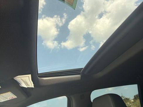 Used 2022 GMC Sierra 2500 AT4 w/ AT4 Premium Plus Package AWD/4WD image 5
