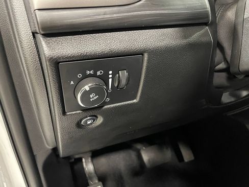 Used 2021 Jeep Grand Cherokee Laredo X AWD/4WD image 19