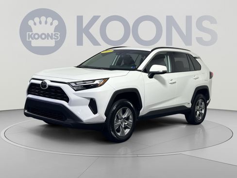 Used 2025 Toyota RAV4 XLE AWD/4WD image 1