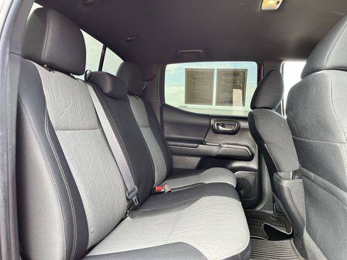 Used 2022 Toyota Tacoma TRD Sport AWD/4WD image 26
