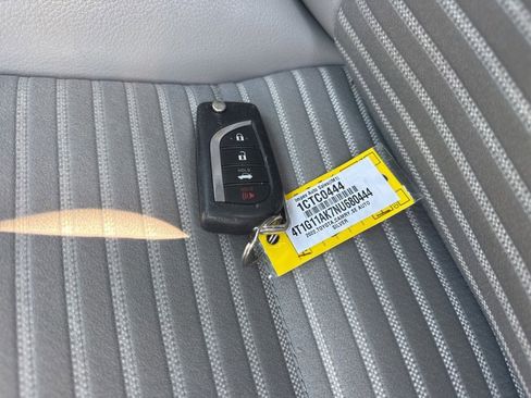 Used 2022 Toyota Camry SE FWD image 33