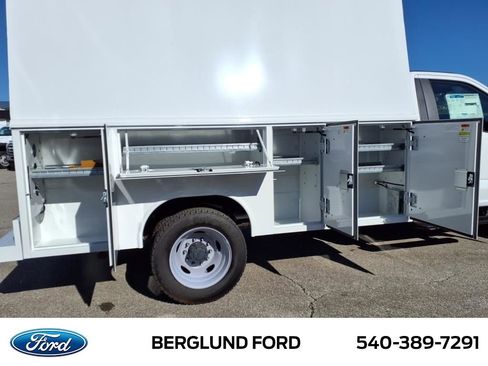 New 2025 Ford F550 4x4 Regular Cab Super Duty image 6