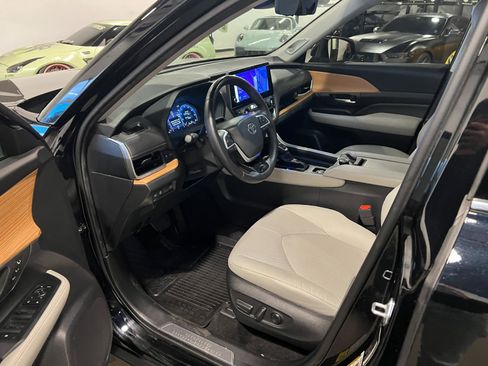 Used 2024 Toyota Grand Highlander Platinum AWD/4WD image 10