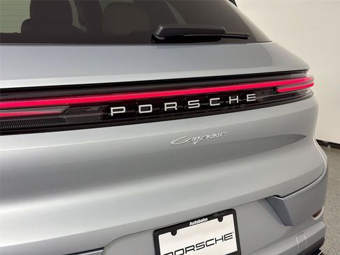 Certified 2026 Porsche Cayenne AWD/4WD image 16