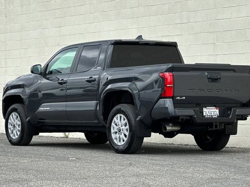 Used 2025 Toyota Tacoma SR5 AWD/4WD image 6
