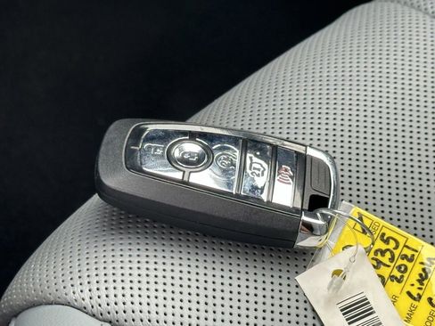 Used 2021 Lincoln Corsair AWD w/ Premium Package image 32