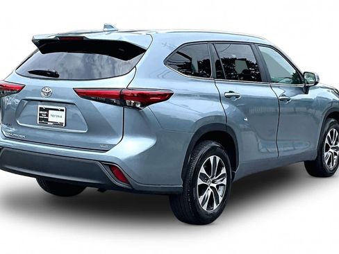 Used 2023 Toyota Highlander XLE FWD image 13