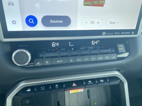 Used 2023 Toyota Tundra Platinum w/ Advanced Package image 18