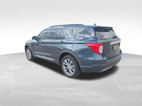 Used 2022 Ford Explorer XLT w/ Equipment Group 202A AWD/4WD image 4