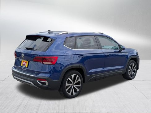 Used 2023 Volkswagen Taos SE w/ Panoramic Sunroof Package AWD/4WD image 7