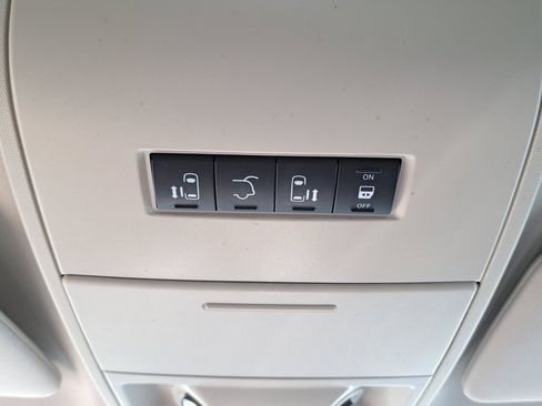 Used 2016 Chrysler Town & Country Limited w/ Trailer Tow Group image 18