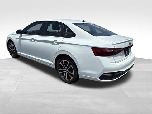 Used 2025 Volkswagen Jetta Sport FWD image 3