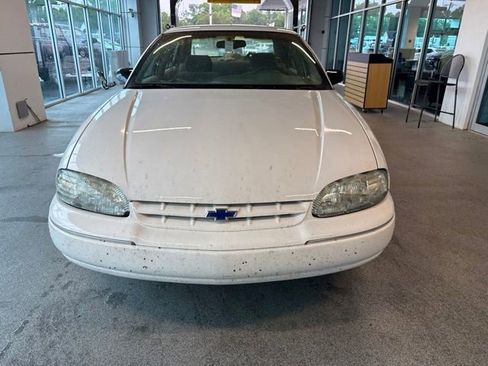 Used 2001 Chevrolet Lumina w/ Preferred Equipment Group FWD image 2