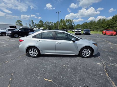 Used 2024 Toyota Corolla LE FWD image 7
