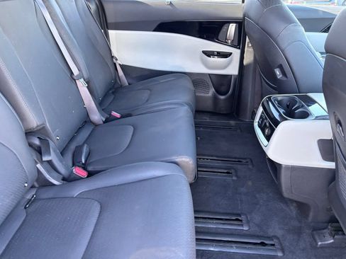 Used 2023 Kia Carnival SX Prestige FWD image 15