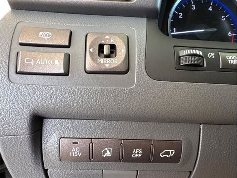 Used 2009 Lexus LX 570 4WD w/ Preferred Accessory Pkg image 26