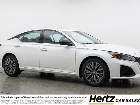 Used 2025 Nissan Altima 2.5 SV FWD image 1