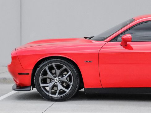 Used 2019 Dodge Challenger R/T RWD image 17
