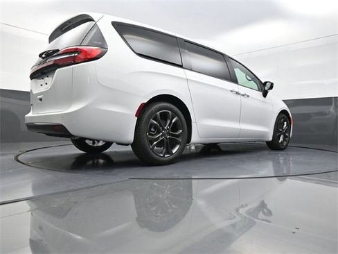 New 2026 Chrysler Pacifica Select image 23