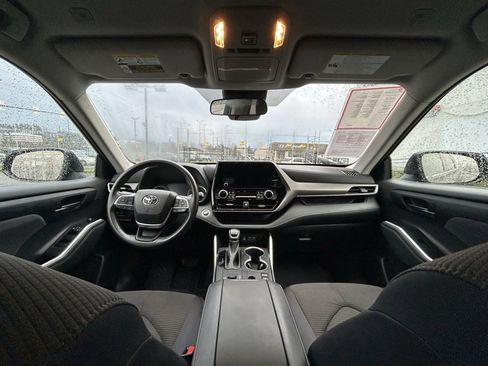 Certified 2023 Toyota Highlander L image 17