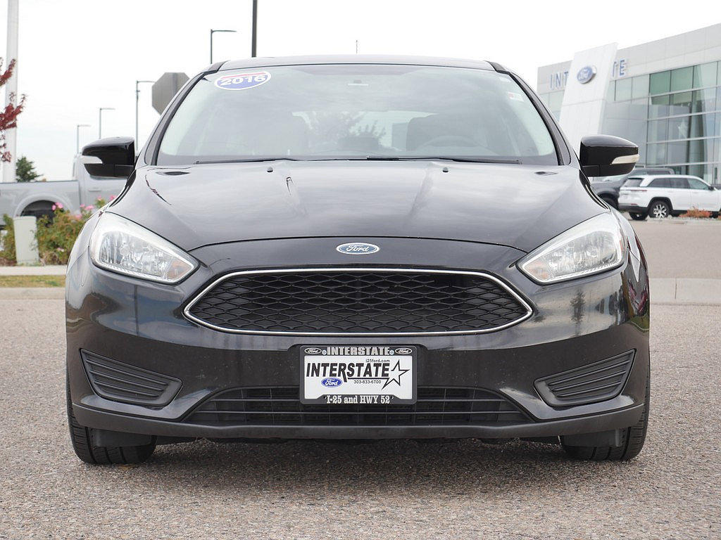 Used 2016 Ford Focus SE w/ SE Cold Weather Package FWD image 9