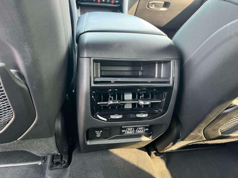 Used 2023 Jeep Grand Cherokee Altitude AWD/4WD image 23