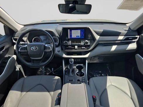 Used 2023 Toyota Highlander XLE FWD image 14