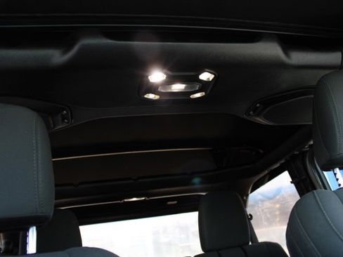 Used 2020 Jeep Wrangler Unlimited Sport image 33