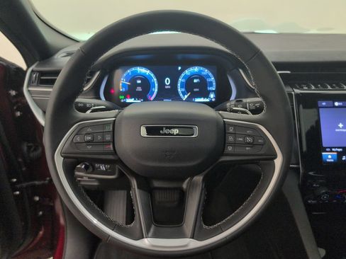 Used 2025 Jeep Grand Cherokee Laredo X RWD image 35