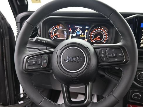 Used 2025 Jeep Gladiator Rubicon AWD/4WD image 20