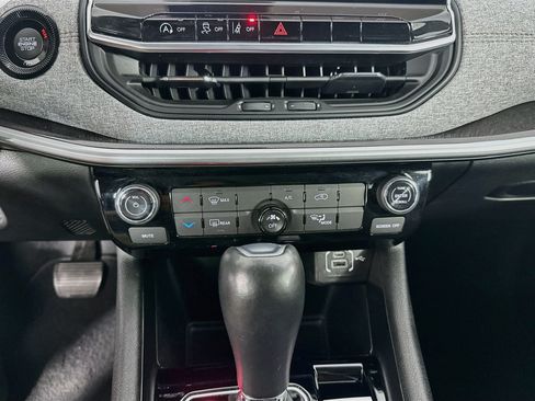 Used 2022 Jeep Compass Latitude w/ Sun and Sound Group AWD/4WD image 23