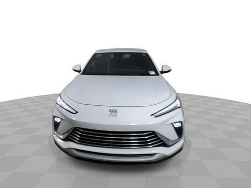 Used 2025 Buick Envista Preferred image 3