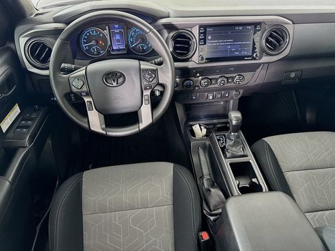 Used 2020 Toyota Tacoma TRD Off-Road AWD/4WD image 26