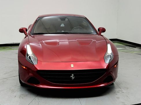 Used 2017 Ferrari California T RWD image 2
