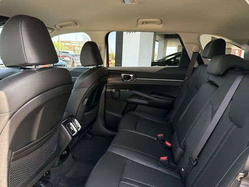 Used 2025 Kia Sorento S FWD image 17