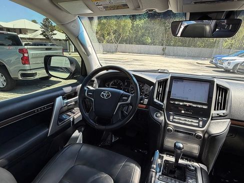 Used 2019 Toyota Land Cruiser w/ Four Season Floor Mat Package AWD/4WD image 26