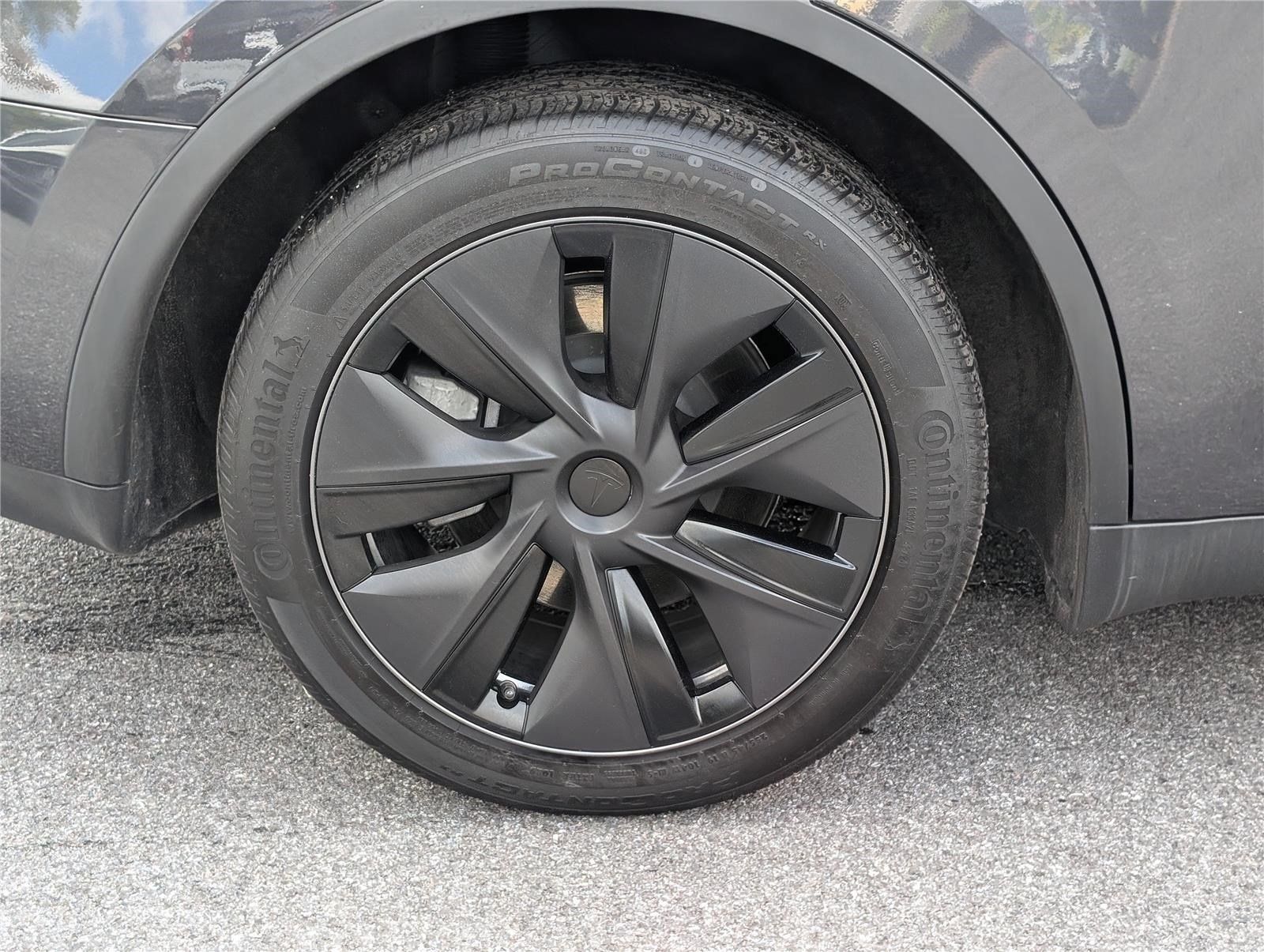 Used 2025 Tesla Model Y Long Range RWD image 9