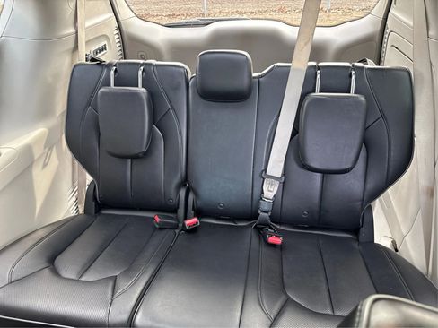 Used 2018 Chrysler Pacifica Limited FWD image 31