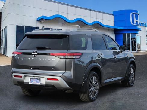 Used 2024 Nissan Pathfinder SL w/ SL Premium Package image 5
