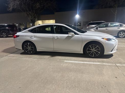 Used 2023 Lexus ES 350 w/ Premium Package image 2