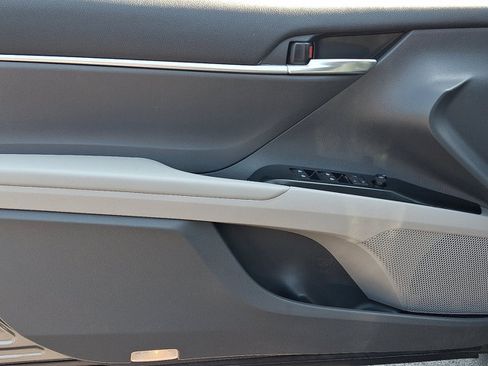 Used 2019 Toyota Camry LE FWD image 13