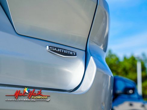 Used 2022 Jeep Grand Cherokee L Summit w/ Luxury Tech Group V image 6