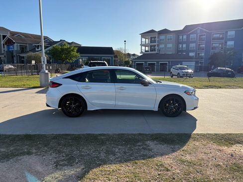 Certified 2025 Honda Civic Sport image 9