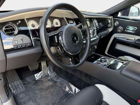 Used 2020 Rolls-Royce Ghost RWD image 45